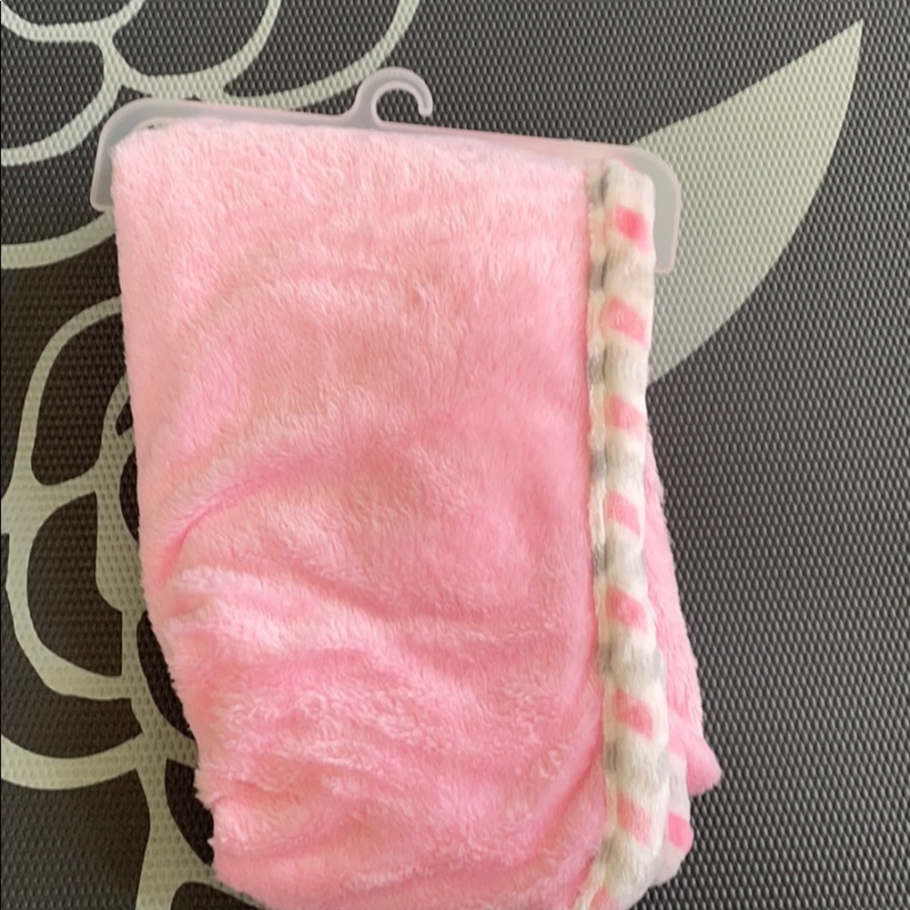 🌻2 new soft blankets🌻 - Picture 3 of 3